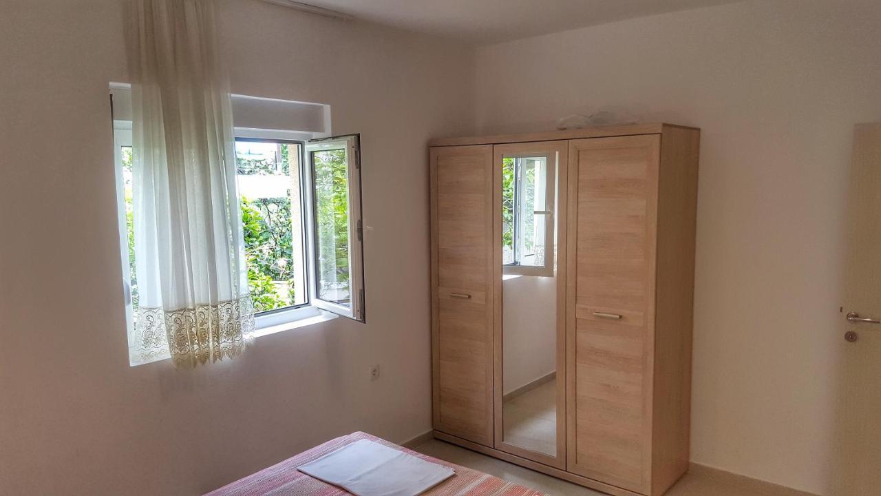 Lägenhet Sa Pogledom Na 4 *